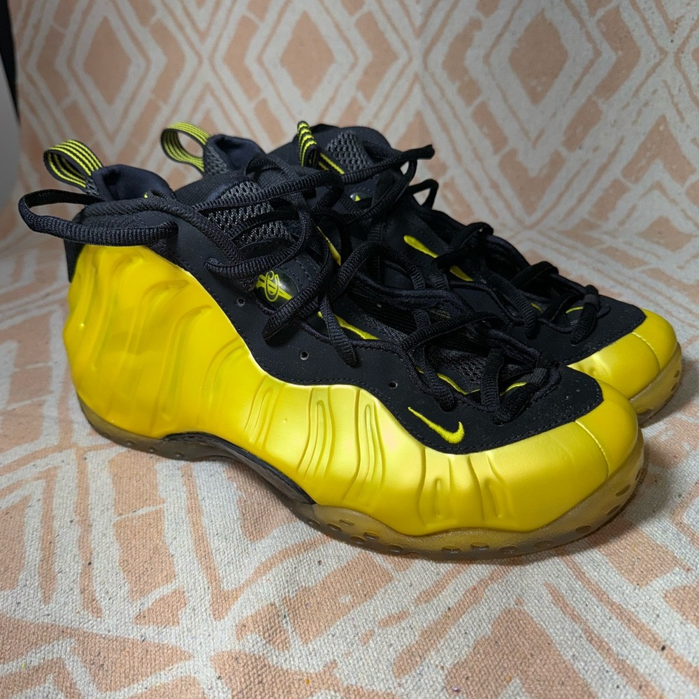 Nike electro lime foamposite one size 10